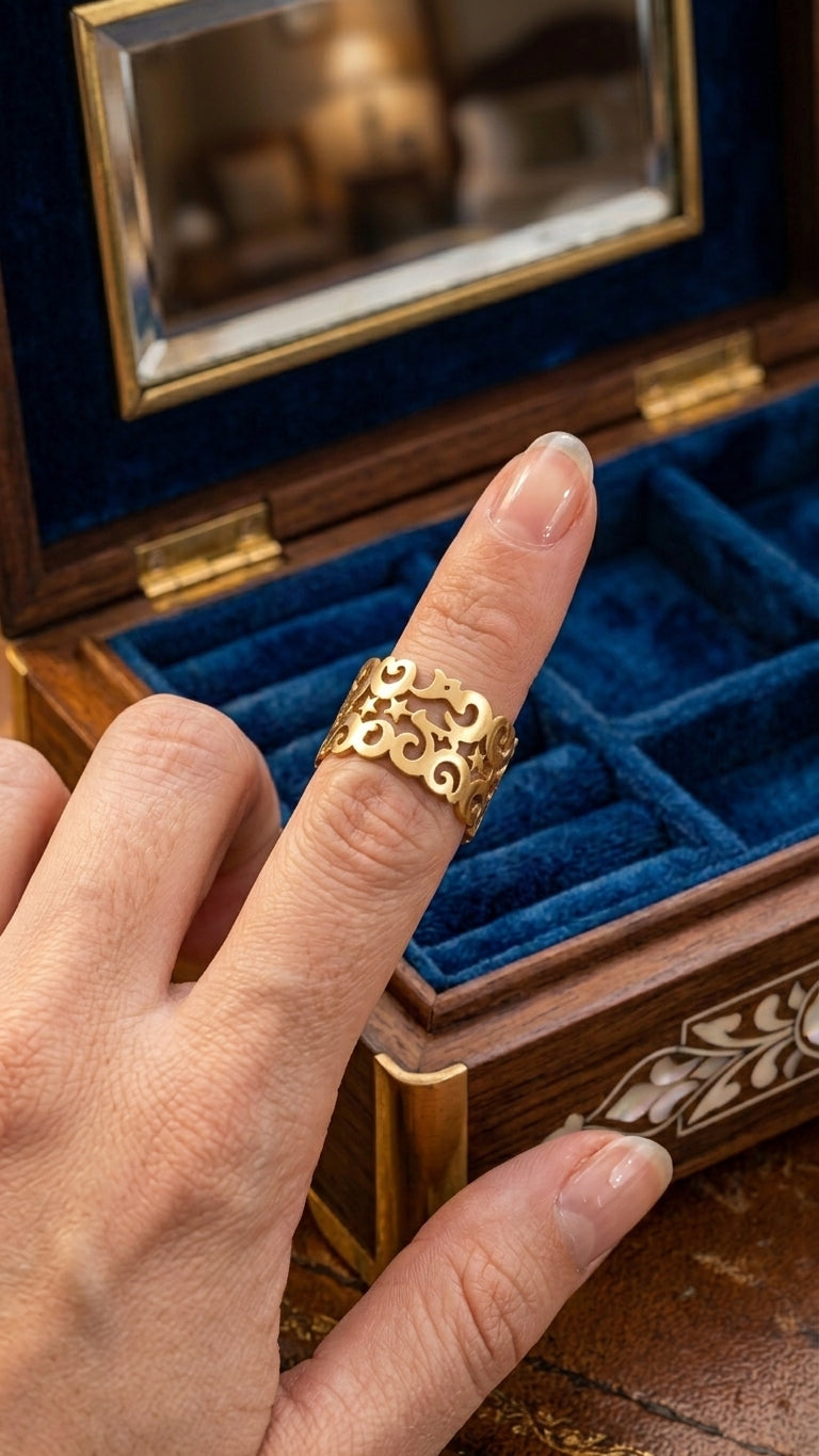 Filigree Cutout Gold Band Ring
