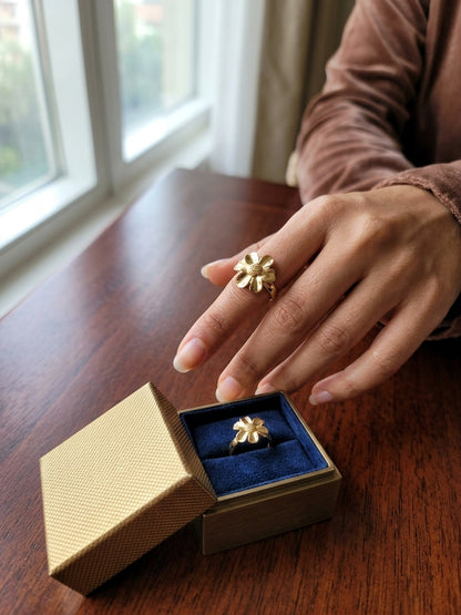 Blooming Daisy Sculptural Gold Ring
