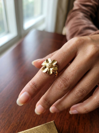 Blooming Daisy Sculptural Gold Ring