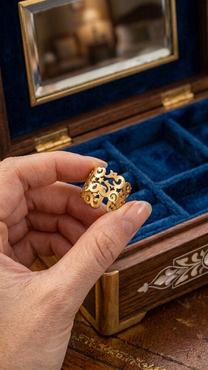 Filigree Cutout Gold Band Ring