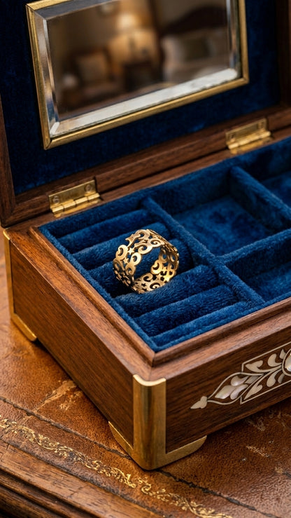 Filigree Cutout Gold Band Ring