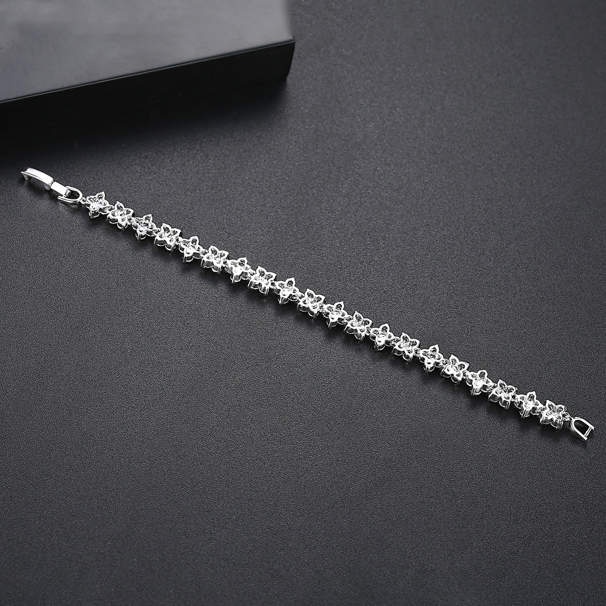 Zircon Rice Bracelet for Women, Silver, Wicker Leaf Design